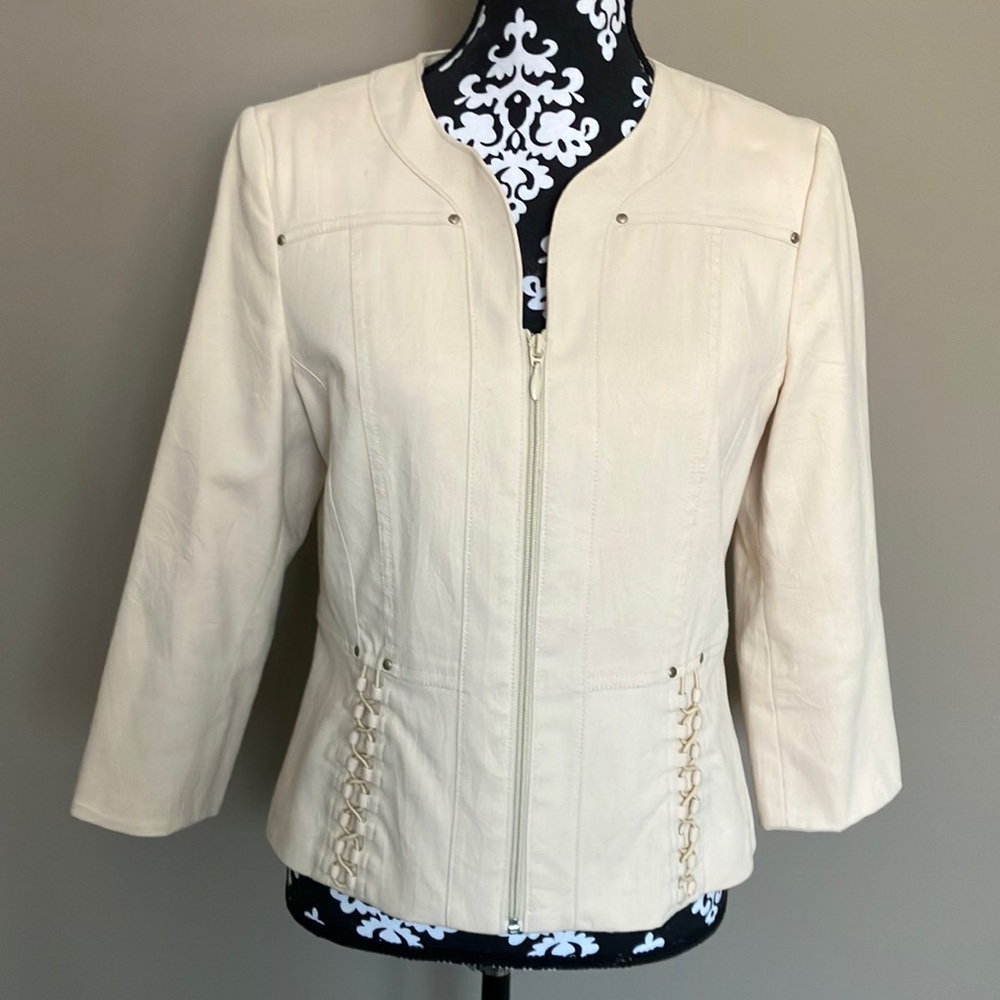 Just listed💙Cute & practical cream zip blazer w/3/4 arms & lacing detail